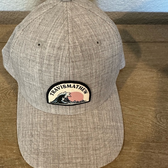 Travis Mathew Gray Hat - Picture 1 of 2